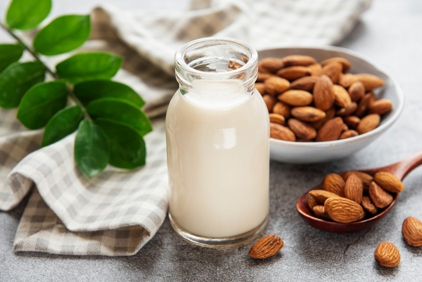 10 công thức làm sữa hạt hạnh nhân thơm ngon